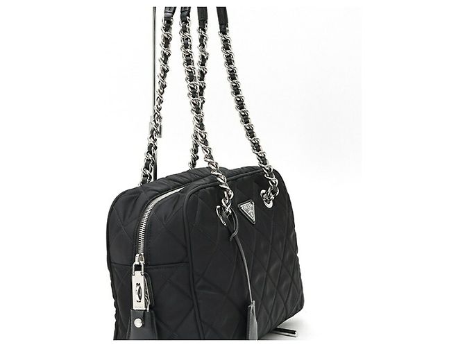 Prada gesteppte Boston-Tasche mit Schulterkette Schwarz - Ansicht 2