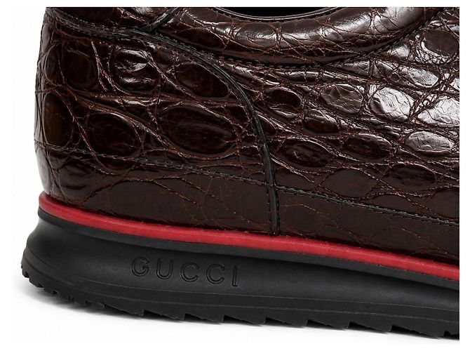 Sneaker Gucci in pelle di coccodrillo marrone - vista 6