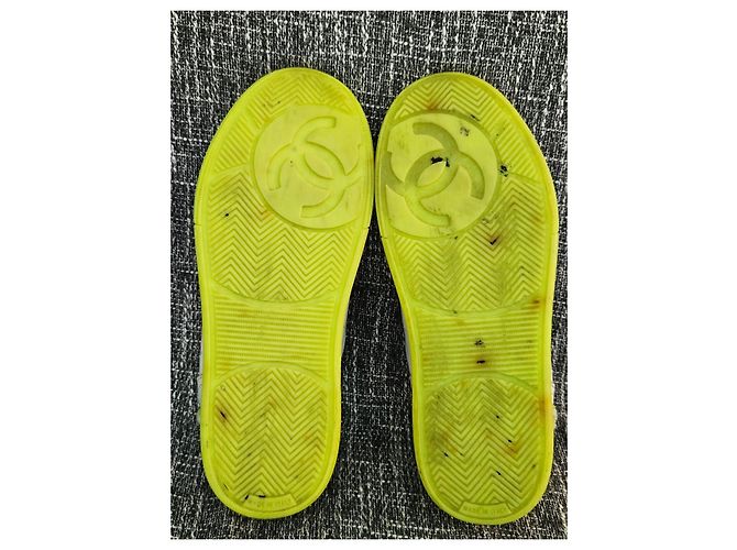 Sneakers Chanel in pelle bianca e suole giallo neon Rosa Bianco - vista 14