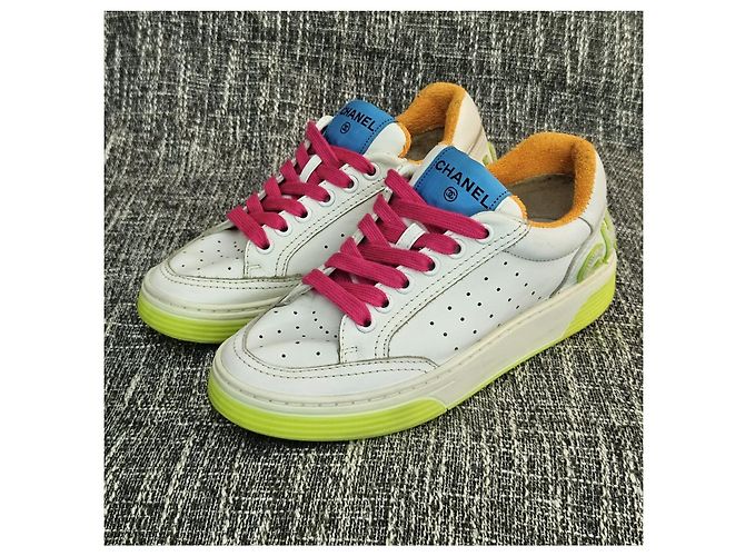 Sneakers Chanel in pelle bianca e suole giallo neon Rosa Bianco - vista 4