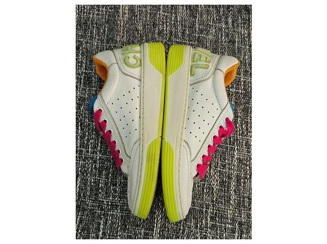 Sneakers Chanel in pelle bianca e suole giallo neon Rosa Bianco - vista 6