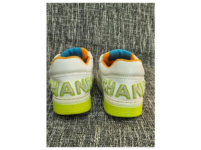 Sneakers Chanel in pelle bianca e suole giallo neon Rosa Bianco - vista 7