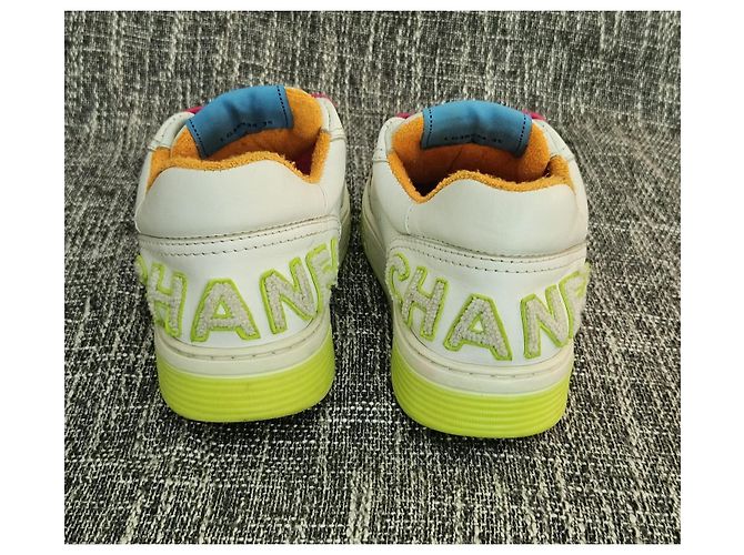 Sneakers Chanel in pelle bianca e suole giallo neon Rosa Bianco - vista 8