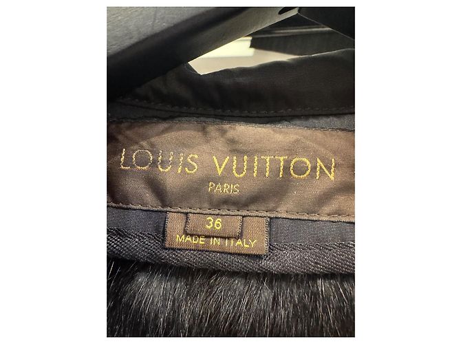 Louis Vuitton schwarzer Trenchcoat mit abnehmbarem Nerzfutter - Ansicht 3
