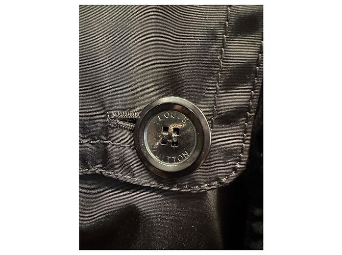 Louis Vuitton schwarzer Trenchcoat mit abnehmbarem Nerzfutter - Ansicht 8