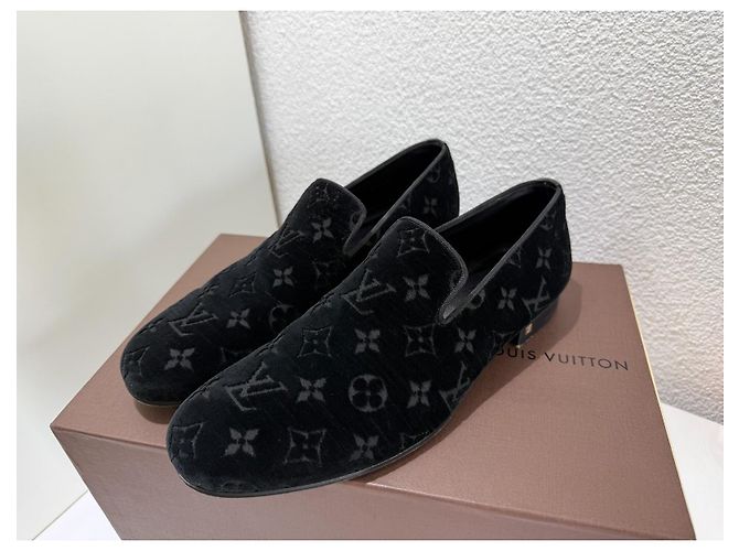 Louis Vuitton Black Velvet Loafer Black Monogram Velour Schwarz 7.5 (41,5) Nero - vista 3