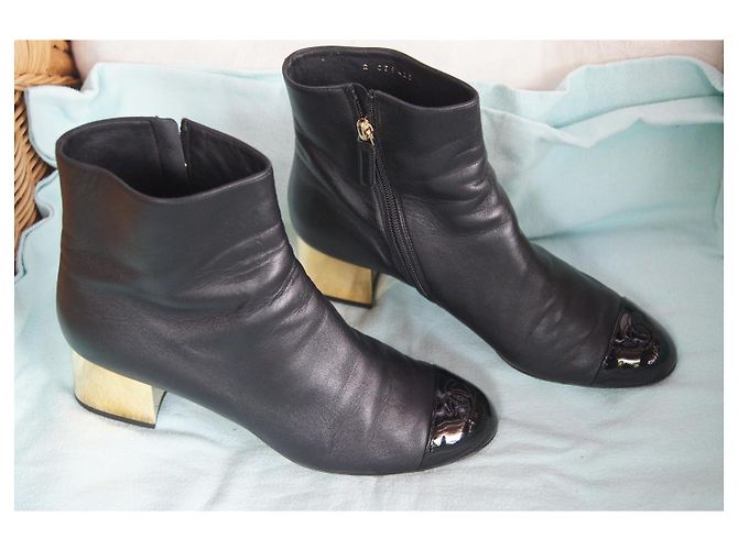 Botas 2-em-1 Chanel em nylon acolchoado e couro preto - vista 11