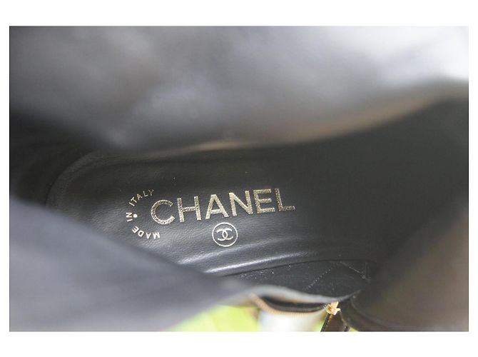 Botas 2-em-1 Chanel em nylon acolchoado e couro preto - vista 16