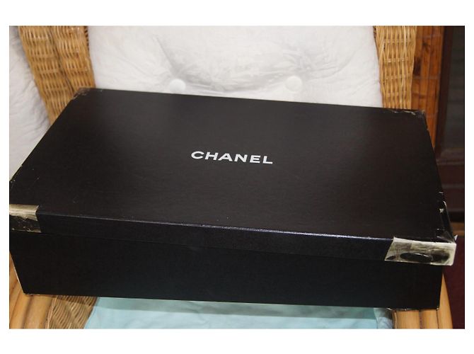 Botas 2-em-1 Chanel em nylon acolchoado e couro preto - vista 19