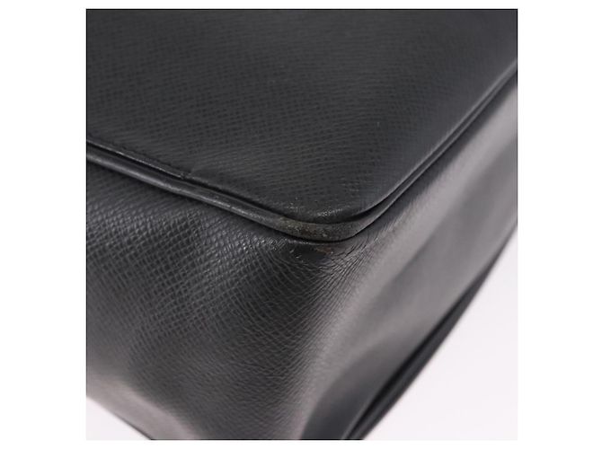 LOUIS VUITTON Taiga Yaranga Shoulder Bag Ardoise M30824 LV - vista 15