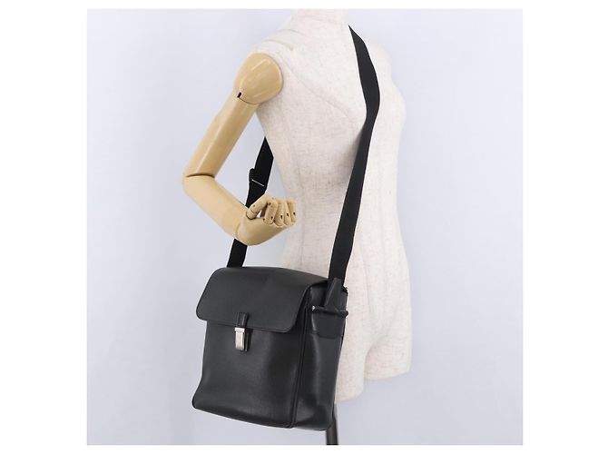 LOUIS VUITTON Taiga Yaranga Shoulder Bag Ardoise M30824 LV - vista 23