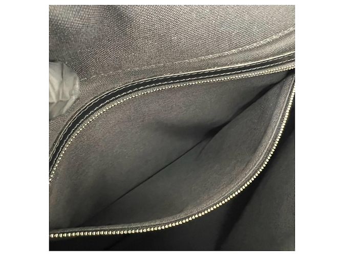 Borsa a tracolla Louis Vuitton Victor Taiga Line Nero Verde - vista 10