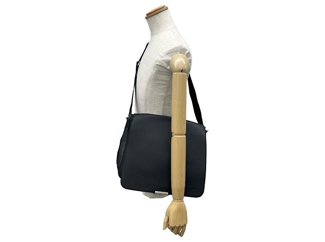 Borsa a tracolla Louis Vuitton Victor Taiga Line Nero Verde - vista 2