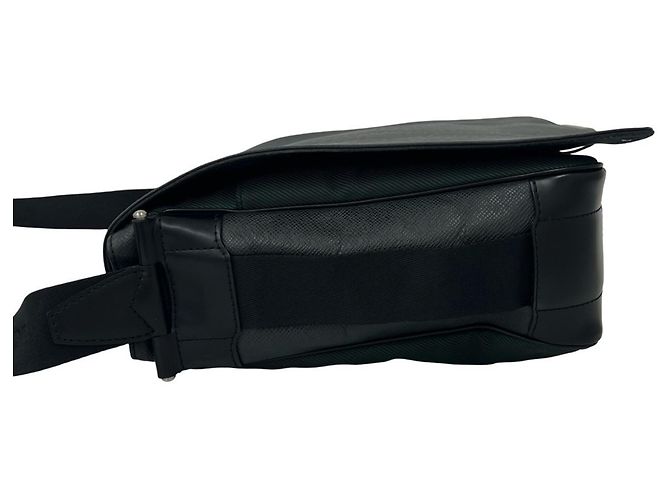Borsa a tracolla Louis Vuitton Victor Taiga Line Nero Verde - vista 5