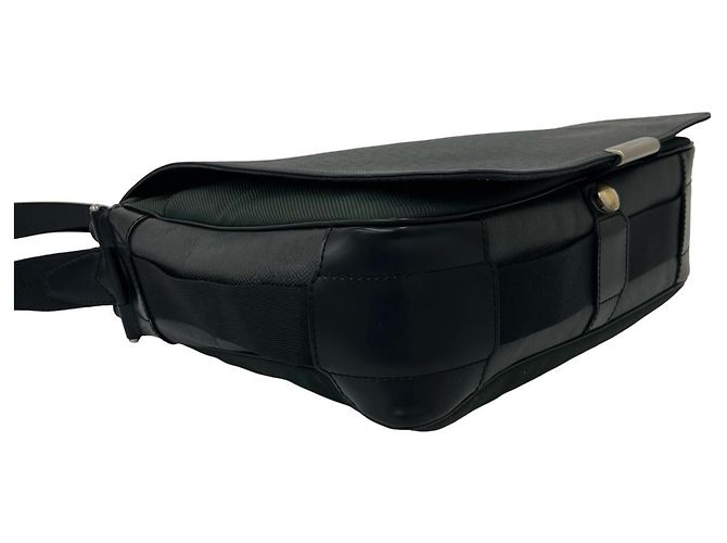 Borsa a tracolla Louis Vuitton Victor Taiga Line Nero Verde - vista 7