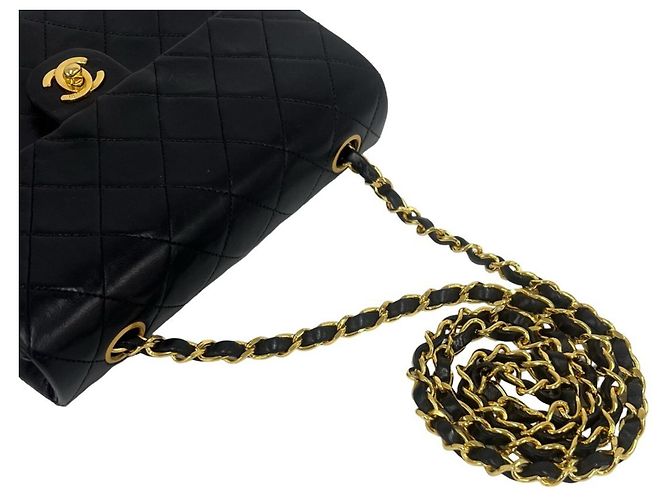 Borsa a tracolla con catena Chanel Matelassé in pelle d'agnello Nero - vista 4