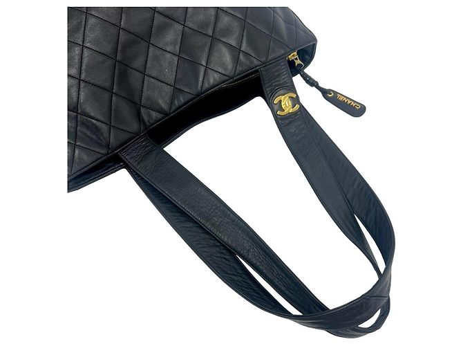 Timeless Chanel Vintage Matelassé Coco Mark Tragetasche aus Lammleder Schwarz - Ansicht 4
