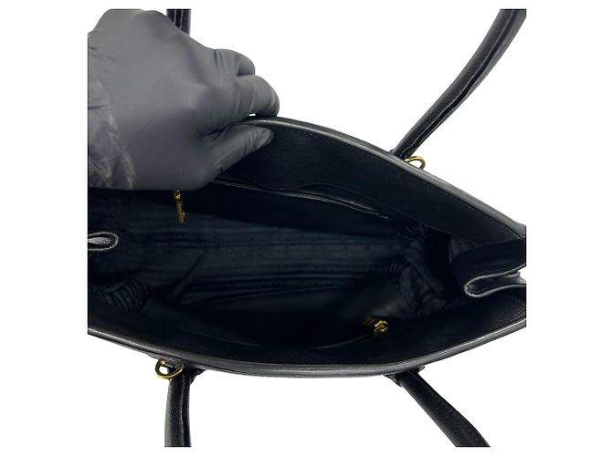 Tote Bolso de mano de piel Prada con logo triángulo Negro - vista 9
