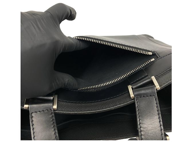 Borsa business LOUIS VUITTON Kasbek PM in pelle Taiga Nero - vista 10