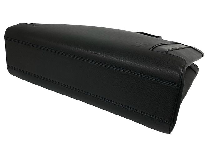 Borsa business LOUIS VUITTON Kasbek PM in pelle Taiga Nero - vista 8