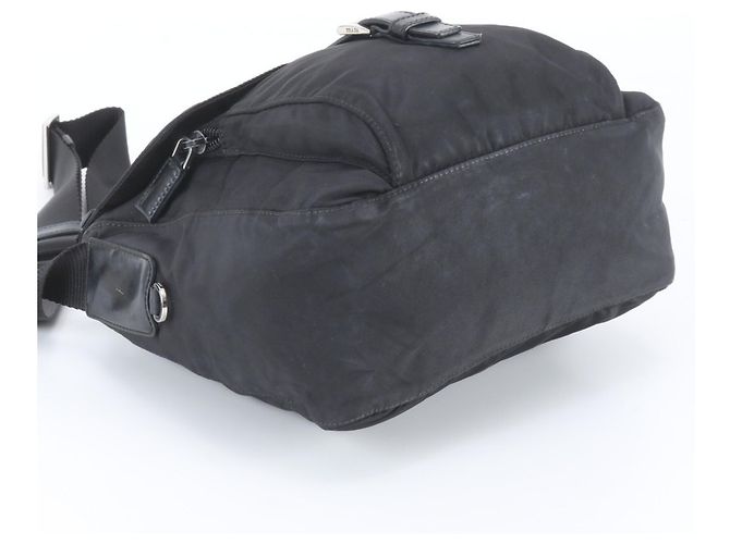 Sac messager Prada en nylon Tessuto avec logo triangle en cuir Noir - vue 5