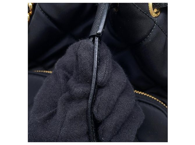 Prada Duet Triangle Nylon Handtasche Schwarz - Ansicht 9