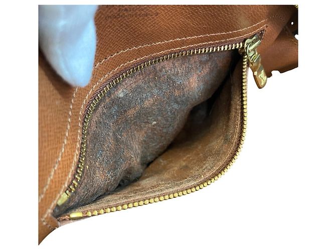 Borsa a tracolla Louis Vuitton in pelle marrone - vista 10