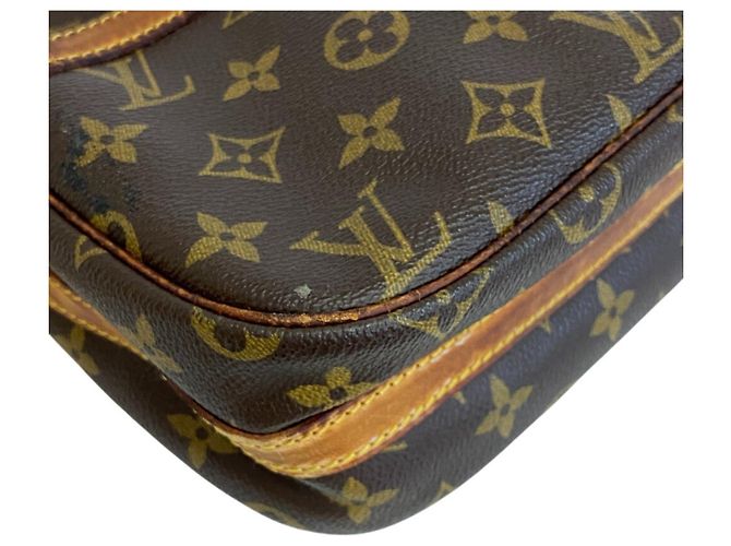 Borsa a tracolla Louis Vuitton in pelle marrone - vista 3