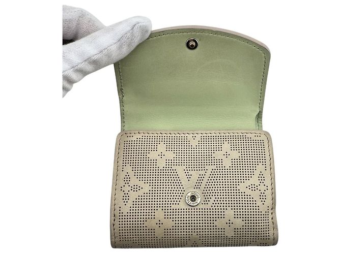 Cartera tri-fold Louis Vuitton Mahina Reverse Leather Beige - vista 5