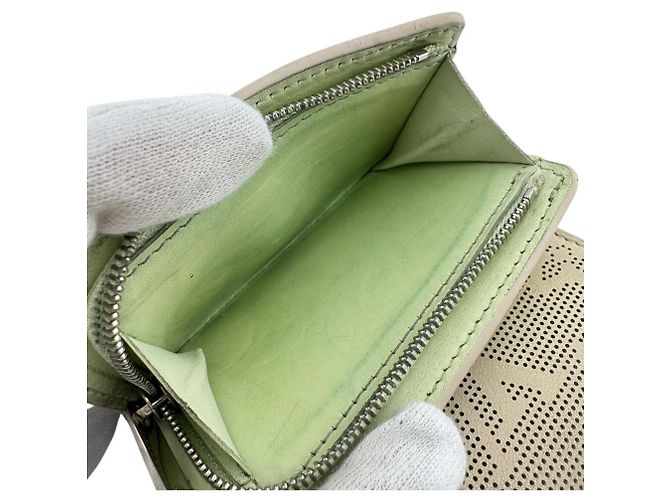 Cartera tri-fold Louis Vuitton Mahina Reverse Leather Beige - vista 8