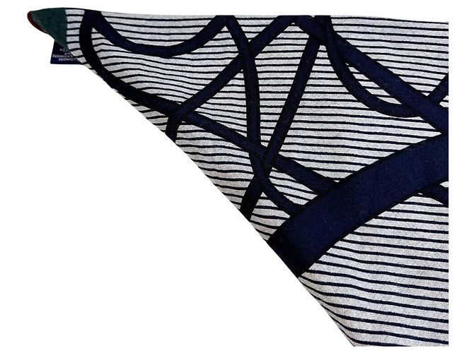 Hermès Triangle Geant Seidentuch Rot Grün Marineblau - Ansicht 11