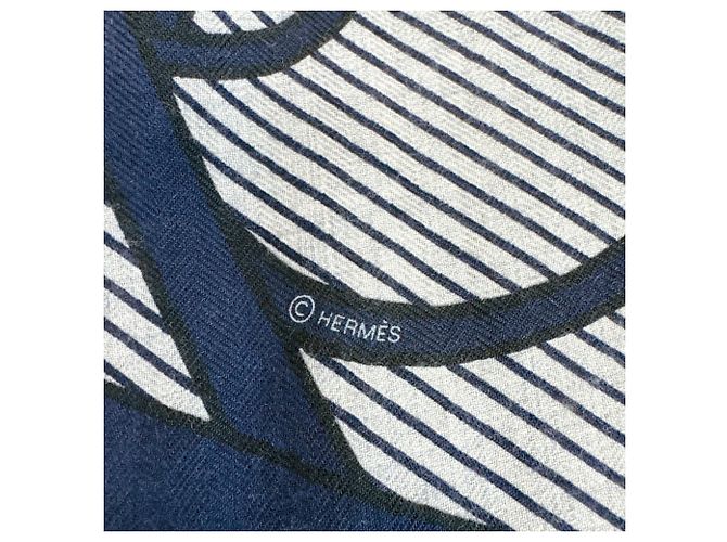 Hermès Triangle Geant Seidentuch Rot Grün Marineblau - Ansicht 15