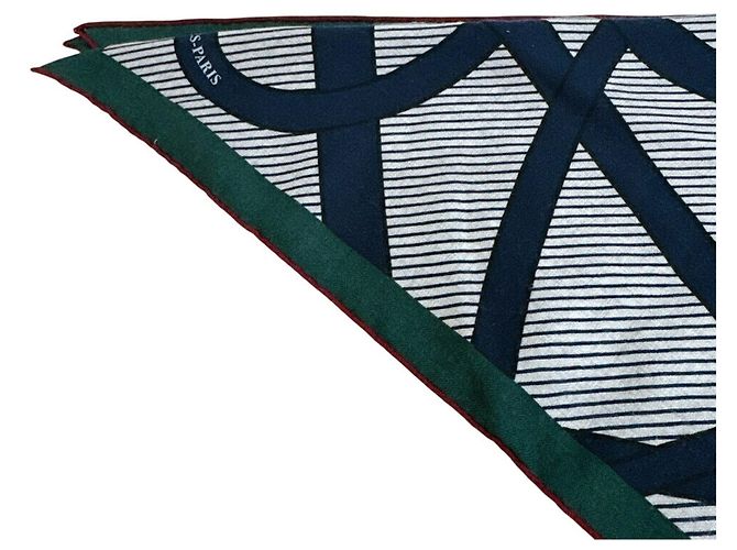 Hermès Triangle Geant Seidentuch Rot Grün Marineblau - Ansicht 2