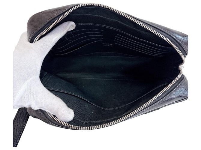 Pochette Louis Vuitton in pelle Taiga Nero - vista 5