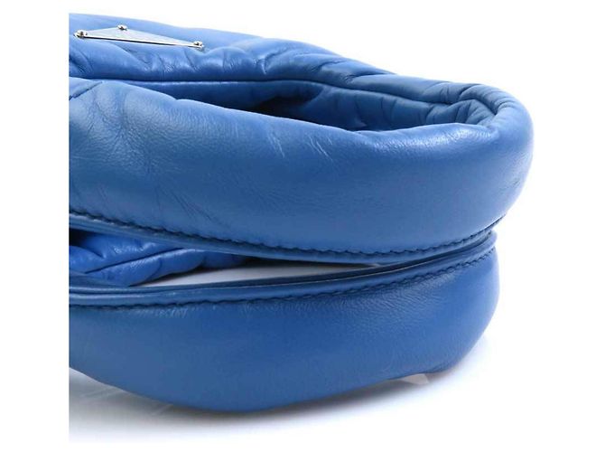 Prada Schultertasche aus blauem Leder - Ansicht 10