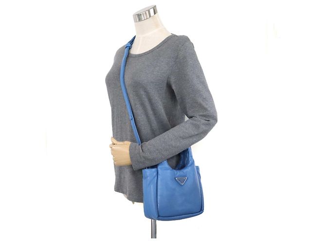 Prada Schultertasche aus blauem Leder - Ansicht 15