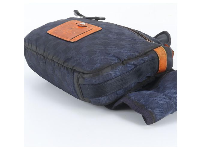 Sac banane Louis Vuitton Damier Challenge Bleu Marine - vue 4