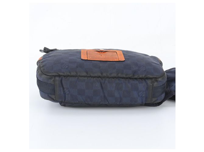 Sac banane Louis Vuitton Damier Challenge Bleu Marine - vue 6