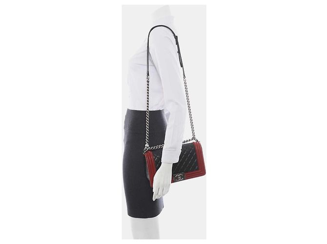 Borsa Chanel Boy Medium in Pelle Nera e Rossa Nero Rosso - vista 2