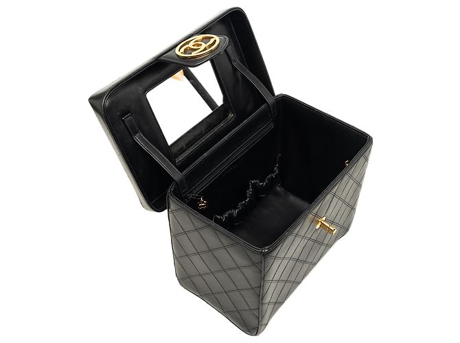 Chanel Vanity Case aus schwarzem gestepptem Lammleder mit CC-Tragegriff - Ansicht 4