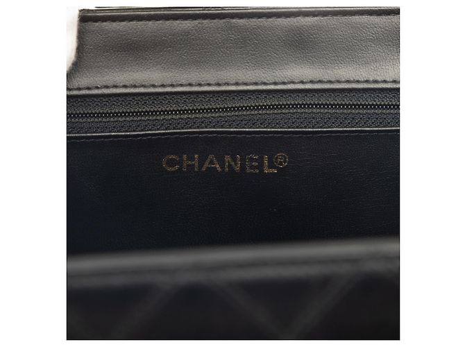 Chanel Vanity Case aus schwarzem gestepptem Lammleder mit CC-Tragegriff - Ansicht 6