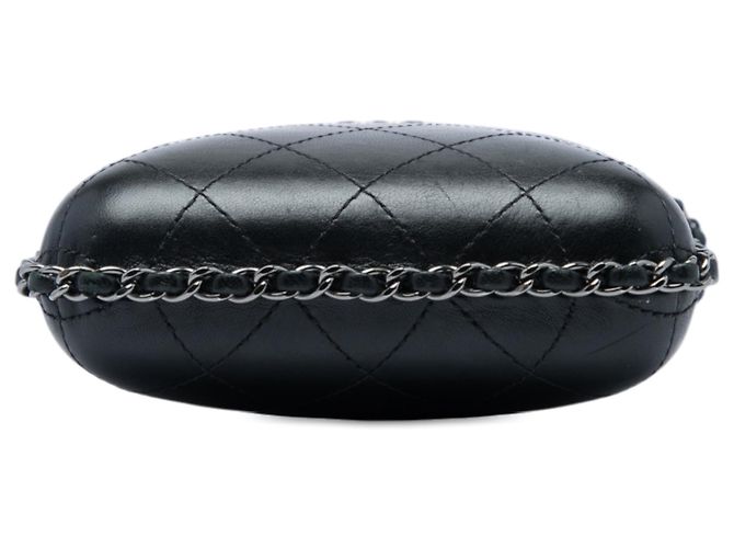 Chanel Handyhalter aus schwarzem gestepptem Lammleder mit CC-Kette - Ansicht 3