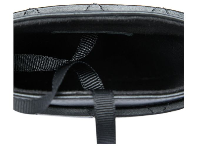 Chanel Handyhalter aus schwarzem gestepptem Lammleder mit CC-Kette - Ansicht 4