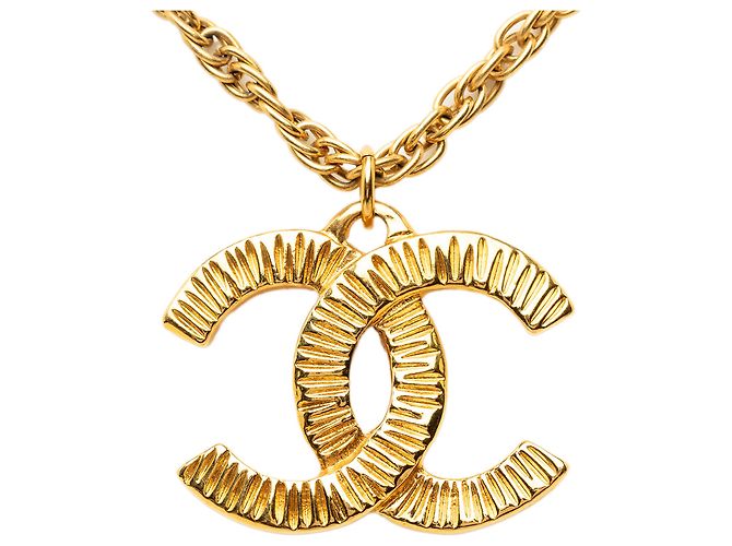 Collana con pendente testurizzato Chanel Gold CC placcato oro D'oro - vista 2