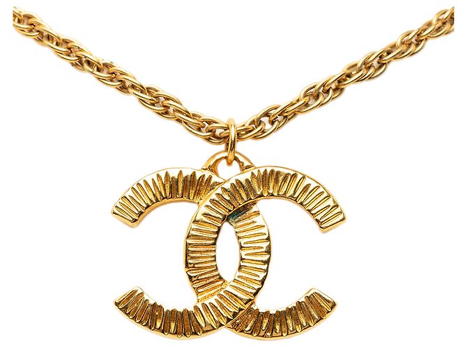 Collana con pendente testurizzato Chanel Gold CC placcato oro D'oro - vista 3
