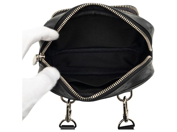 Pouch Outdoor Louis Vuitton Monogram Eclipse Taigarama Nero - vista 4