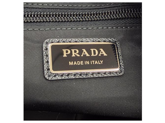 Borsa a tracolla Prada in Re-Nylon nera Large con rifiniture in Saffiano Nero - vista 5