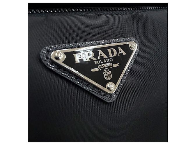 Borsa a tracolla Prada in Re-Nylon nera Large con rifiniture in Saffiano Nero - vista 6