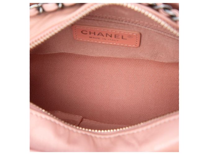 Chanel Gabrielle Hobo Small in pelle di vitello invecchiata chevron rosa - vista 4