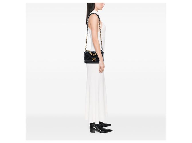 Chanel 19 Flap Medium in pelle di agnello nera Nero - vista 6